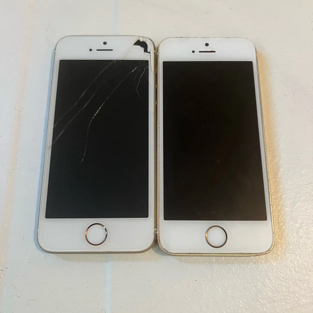 Apple iPhone 5s Gold Lot Of Two No Power For Parts